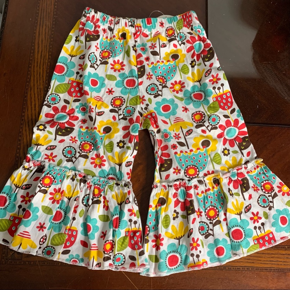 NWT Jelly The Pug Floral Boho Ruffle Leggings